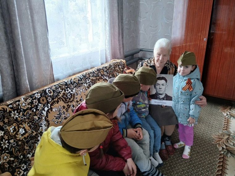 Акция «Поздравление детей войны на дому».